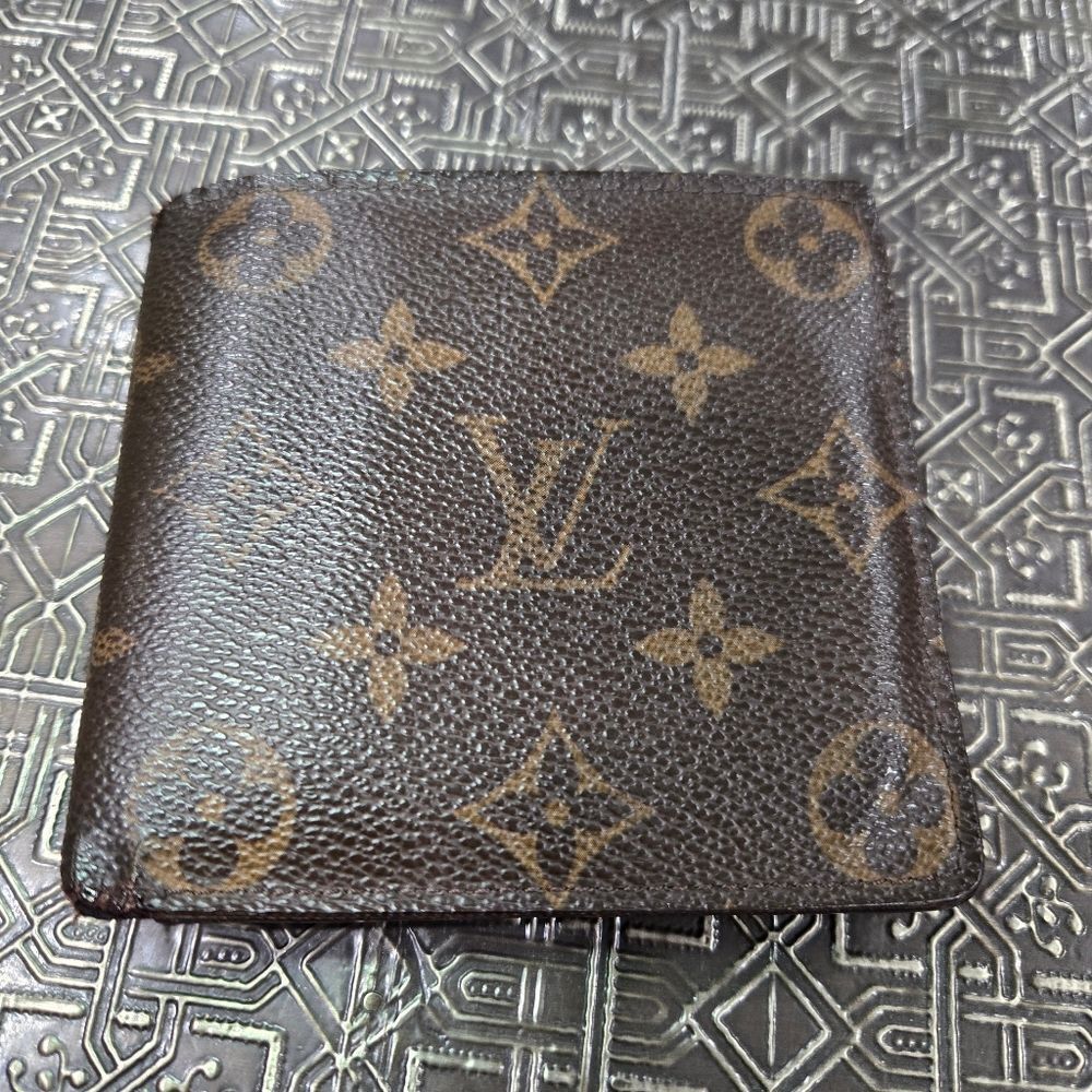 🐢 Louis Vuitton Signature Monogram Wallet
